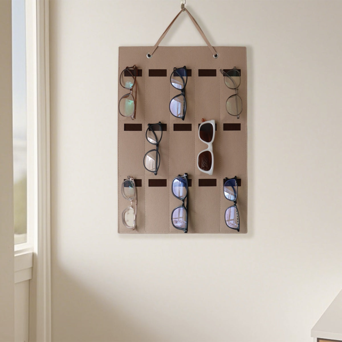 Feltor Sunglasses Storage Box, Wall-mounted Glasses Holder with 15 Transparent Glasses Slots and Metal Hooks, Felt Material Dust-proof Design - Glasses